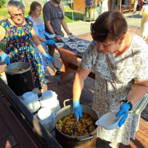 WhatsApp Image 2025-08-15 at 16.46.14 (2) Święto Pieczonego Ziemniaka w Racławicach – smak, muzyka i wspólne biesiadowanie