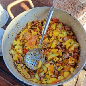 WhatsApp Image 2025-08-15 at 16.46.14 Święto Pieczonego Ziemniaka w Racławicach – smak, muzyka i wspólne biesiadowanie